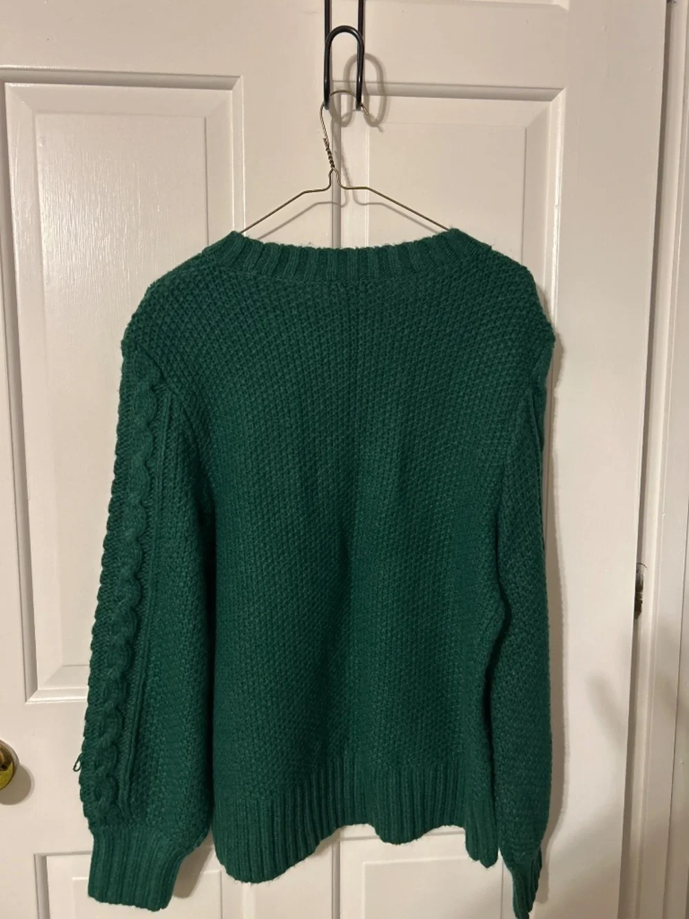 Talbots crew neck cable knit sweater L green